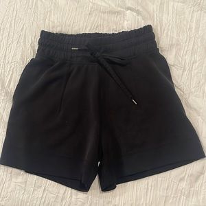 SOFT AMBITIONS HIGH RISE SHORT 4"